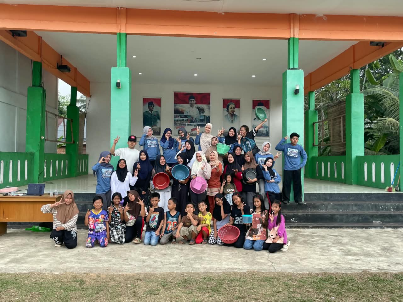 Minggu Bersih dan Senam Perkuat Kebersamaan Mahasiswa dan Warga