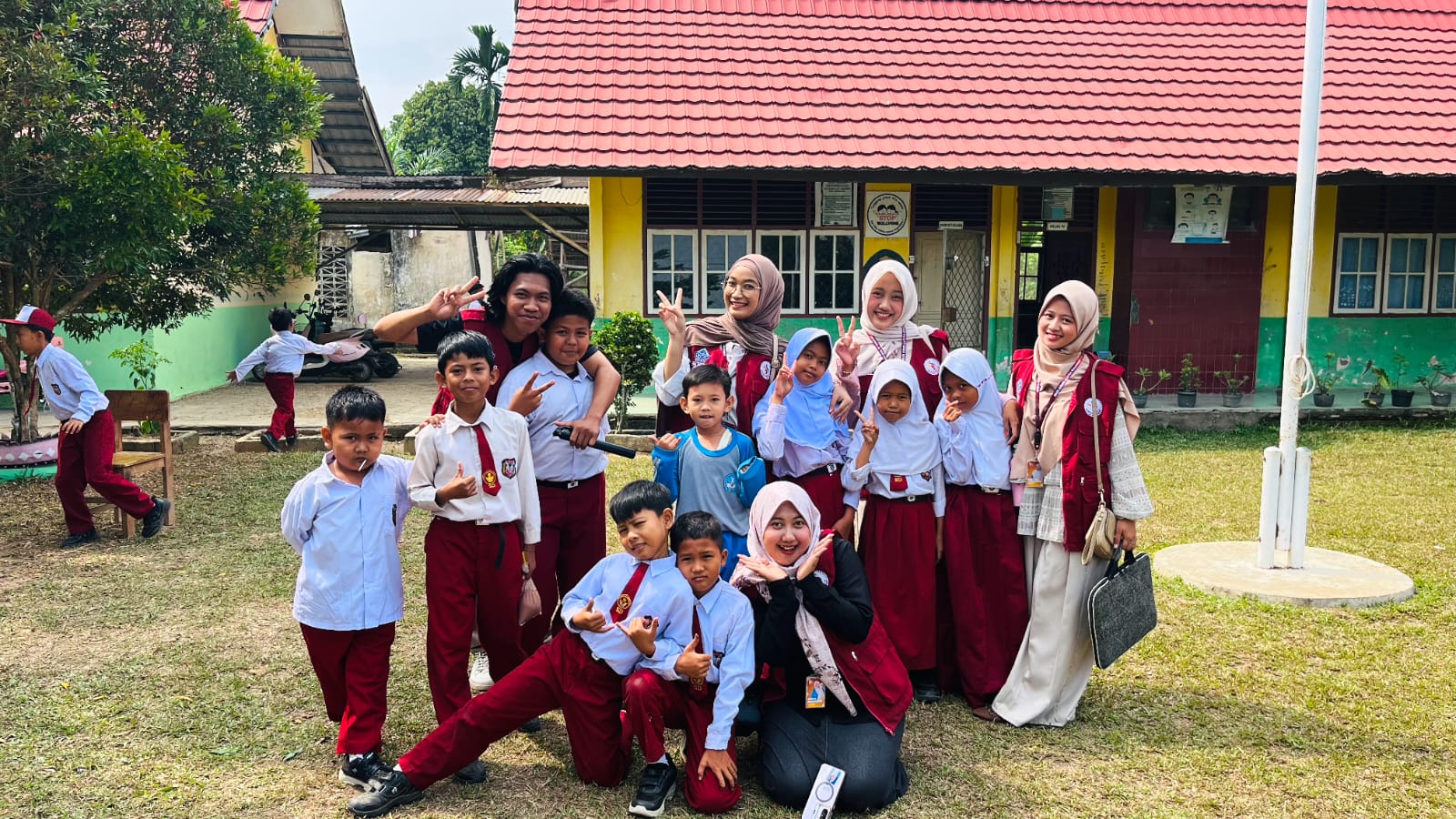 Mahasiswa KKN Edukasi Siswa Pentingnya Menabung