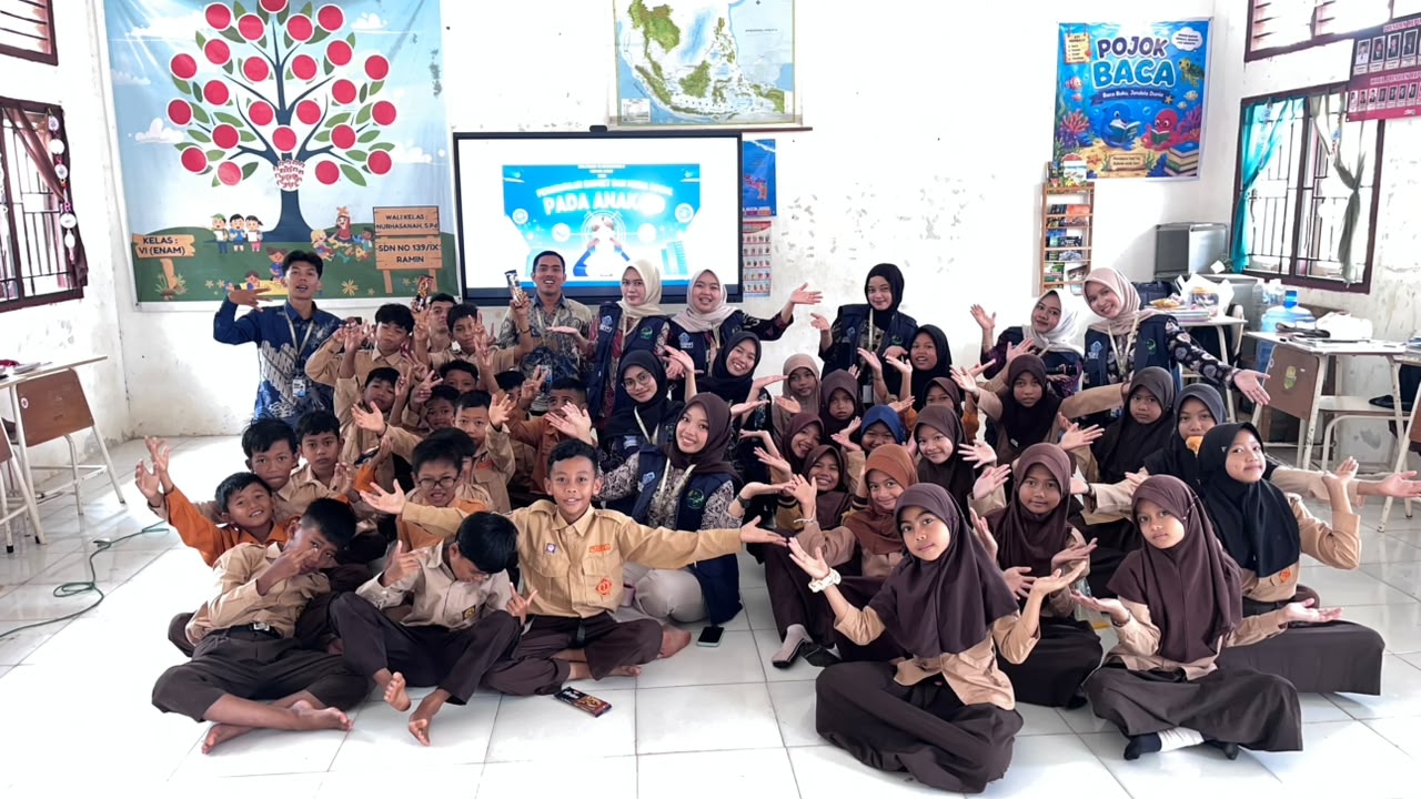 Mahasiswa KKN Edukasi Siswa SD 139 soal Gadget dan Menabung