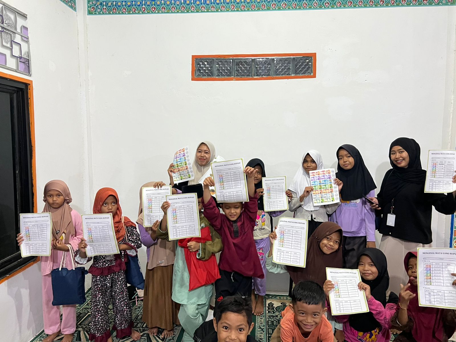 Mahasiswa KKN Kenalkan Literasi Keuangan melalui Simulasi Pasar Imajinasi