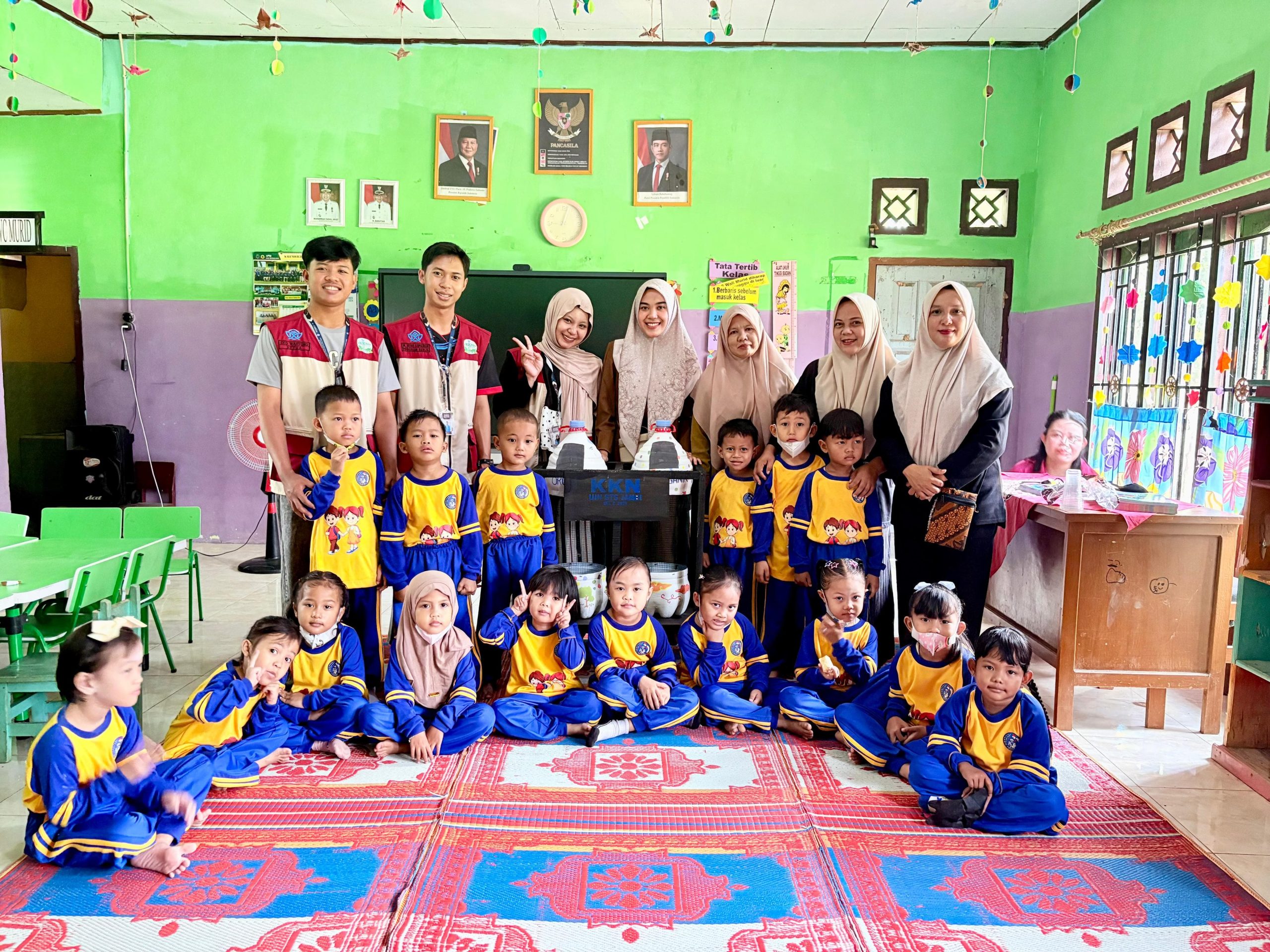 Libur Sekolah karena Kabut Asap, Mahasiswa KKN Edukasi Peduli Lingkungan